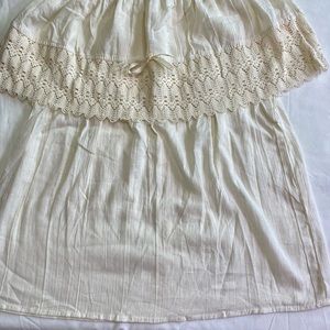 This is a very cute top it does have tags but It seems to be Between S/M size.